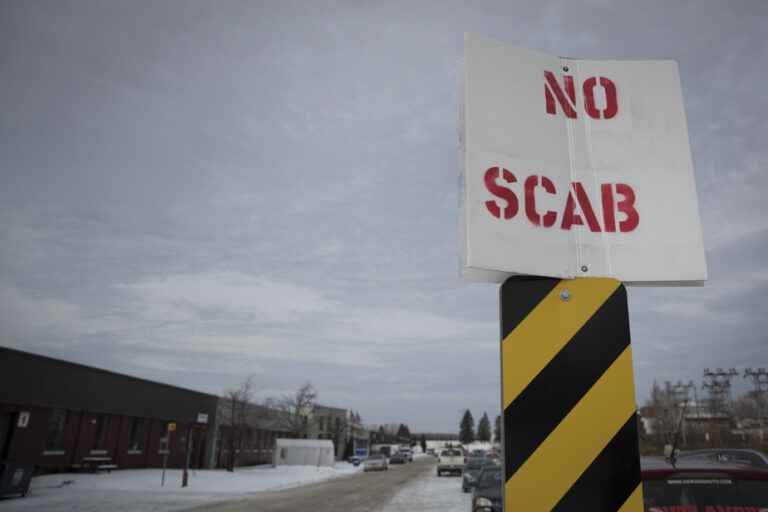 Use of “scabs” |  Consultation over, unions plan demonstration