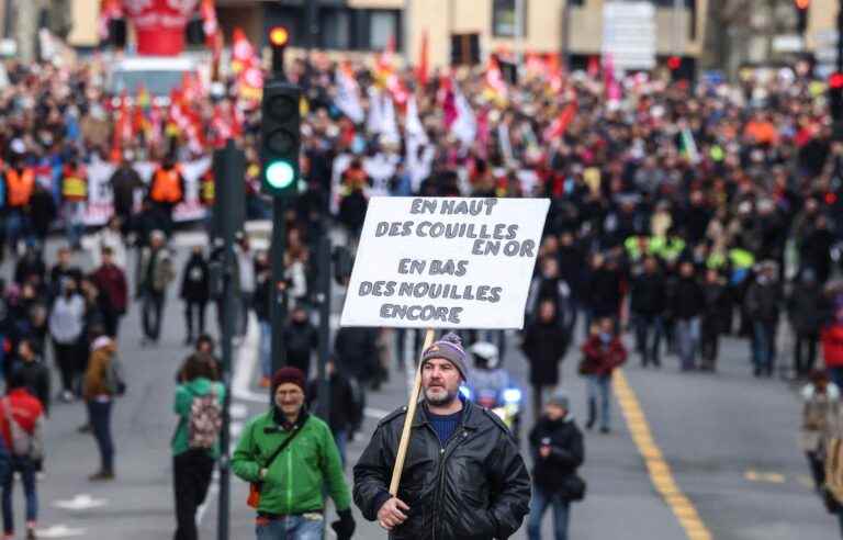 French union members pound the pavement to challenge the plan to postpone the retirement age