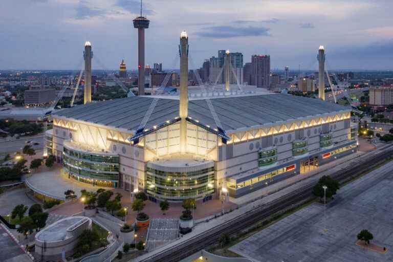 Game at the Alamodome |  Spurs aim to set NBA single-game assist record