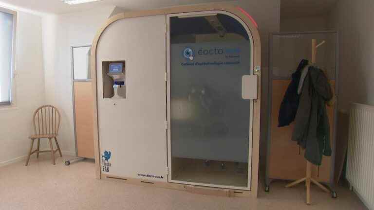 In Évreux, the Doctovue cabin allows patients waiting for an ophthalmologist to consult remotely