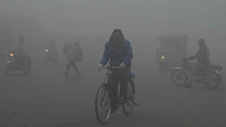 In Lahore, Pakistan, a cloud of pollution threatens public health