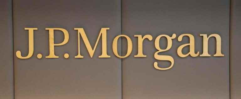 JP Morgan offers $30,000 restaurant budget to recruit