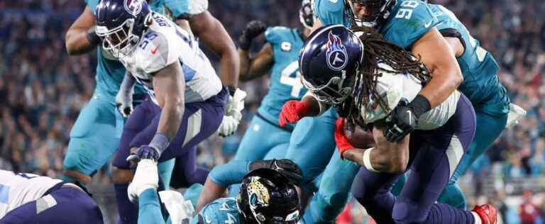 Jaguars narrowly reach playoffs