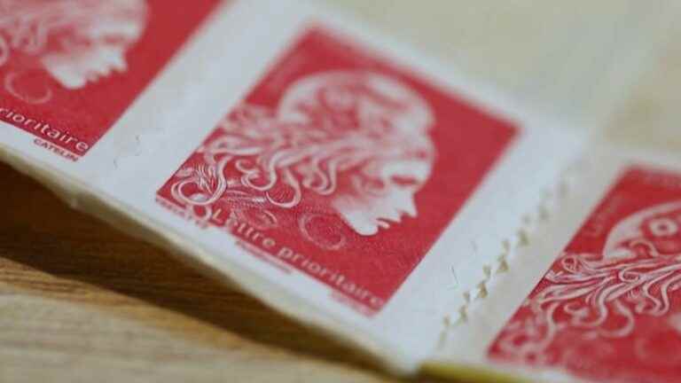 La Poste: the replacement of the red stamp by a criticized e-mail