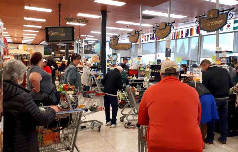 Low-cost grocery stores will be popular in 2023