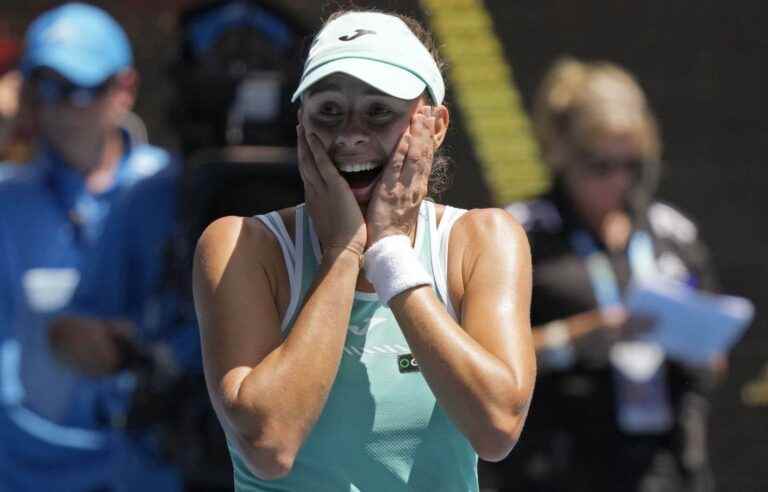 Magda Linette advances to Australian Open semi-finals