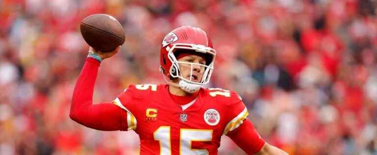 NFL: Patrick Mahomes injured in victory