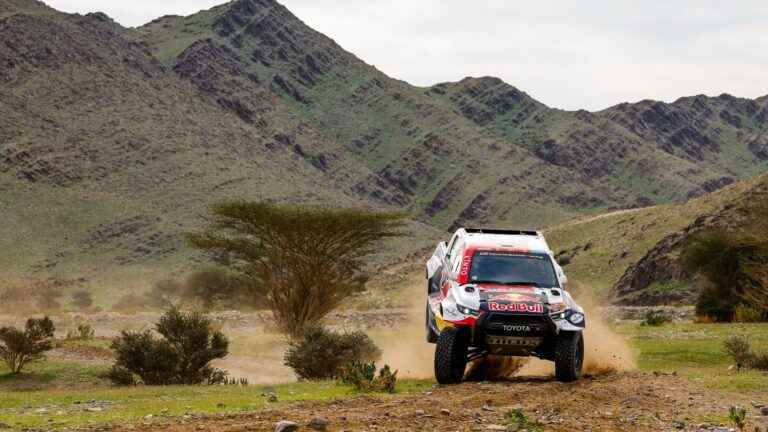 Nasser Al-Attiyah wins the second stage in the car, Sébastien Loeb the big loser