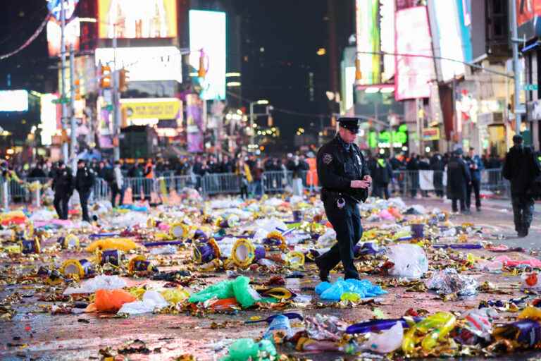 New York |  Three police officers attacked with machetes near Times Square