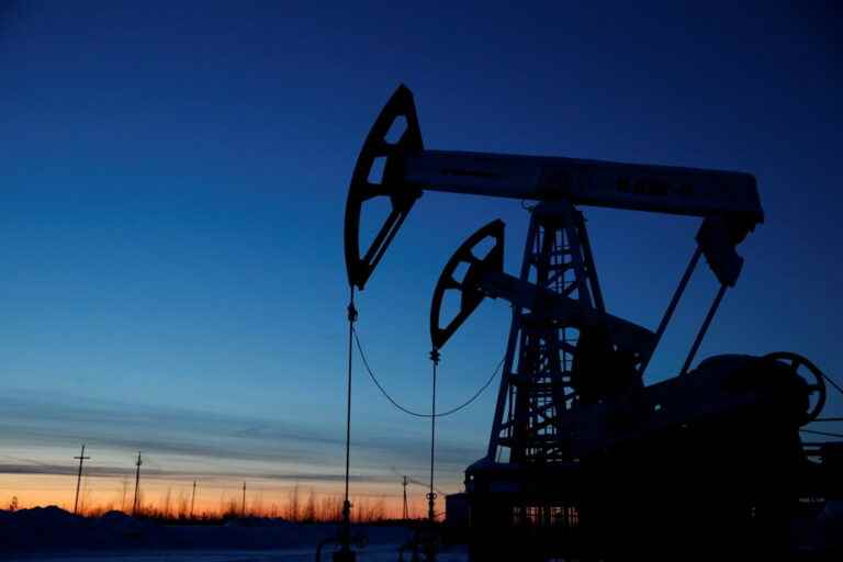 Oil down, despite the resilience of the US economy