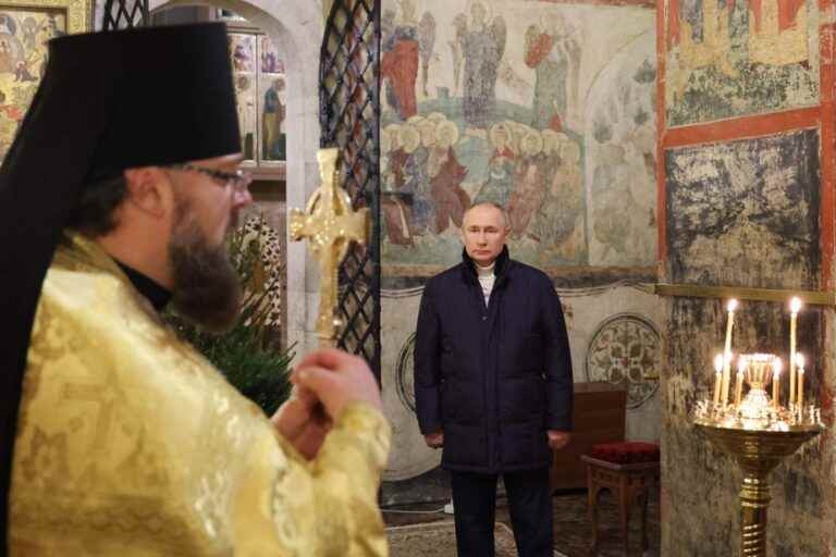 Orthodox Christmas |  Putin attends a service alone in a Kremlin church