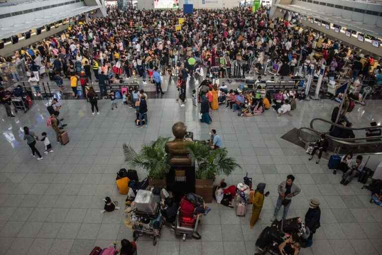 Philippines |  Tens of thousands of people stranded in airports