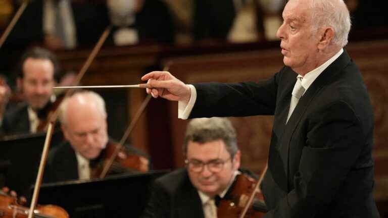 Pianist and conductor Daniel Barenboim resigns from the Berlin Opera for health reasons