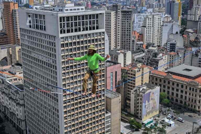 Rafael Bridi breaks a record above the skyscrapers of Sao Paulo