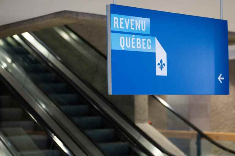 Revenu Québec professionals give themselves an indefinite strike mandate