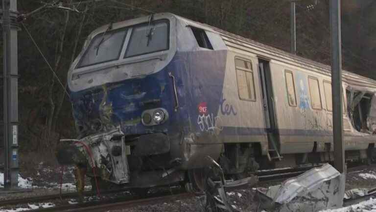 Savoie: a bus and a train collided at a level crossing