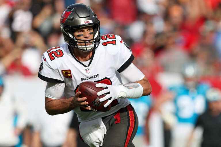 Sunday in the NFL |  Tom Brady helps Buccaneers get the better of Panthers