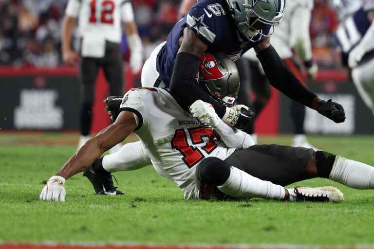 Tampa Bay Buccaneers |  Russell Gage hospitalized with neck injury