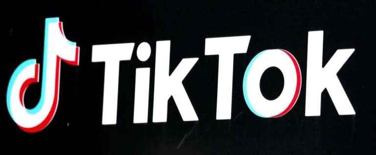 Teenage girl banned from TikTok because of her acne