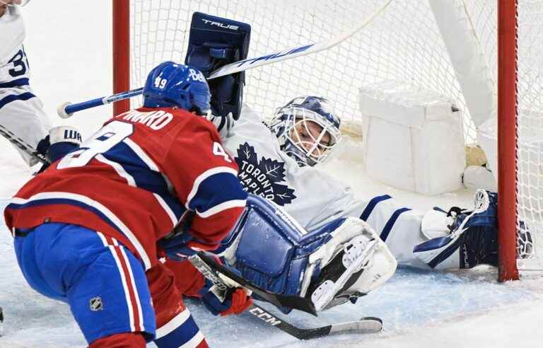 The Canadiens defeat the Maple Leafs 3-2