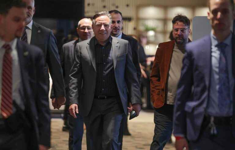 The adventures of François Legault in the land of the media