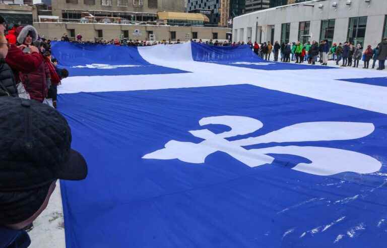 The largest fleur-de-lis in history deployed in Montreal