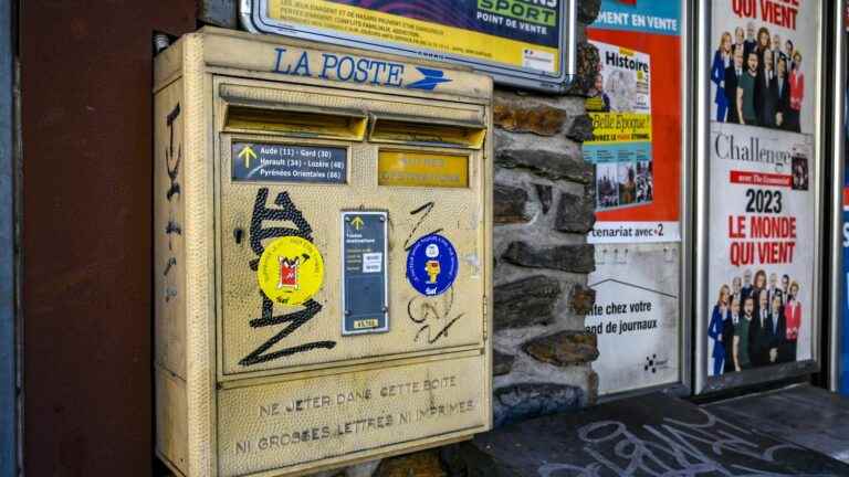 “The postmen will continue to pass daily to the home of anyone waiting for a letter, a package or a newspaper”, assures the group.