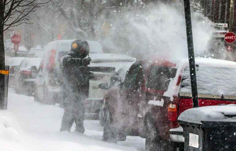 The snowstorm complicates travel in Quebec