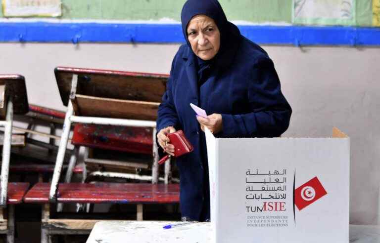 Tunisian voters shun the ballot boxes in a weakened democracy