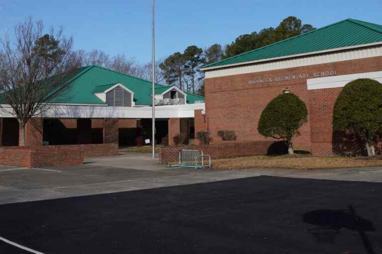 Virginia |  Injured by a bullet by a child, a teacher sues her school