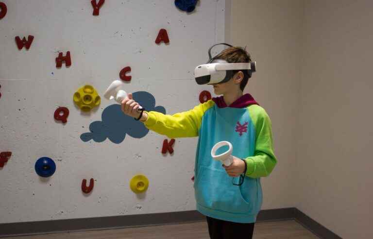 Virtual reality games for students with difficulties in French