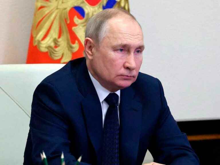 Vladimir Putin “dying”?  How many doctors surround him and what are their specialties?