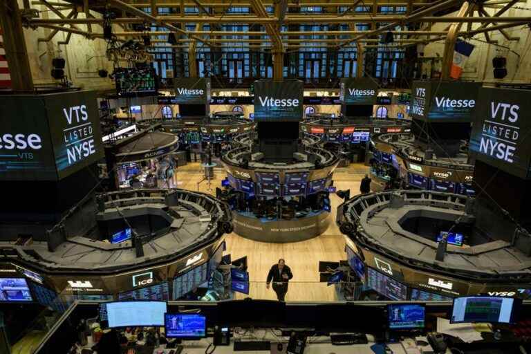 Wall Street opens in scattered order, technology in the green