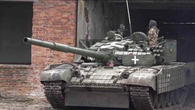 War in Ukraine: Ukrainian soldiers await new tanks