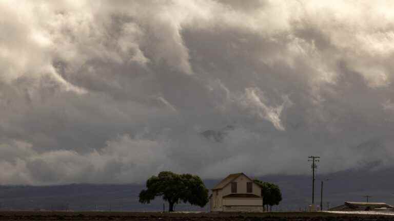 We explain the phenomenon of “atmospheric rivers”, at the origin of storms that ravage California