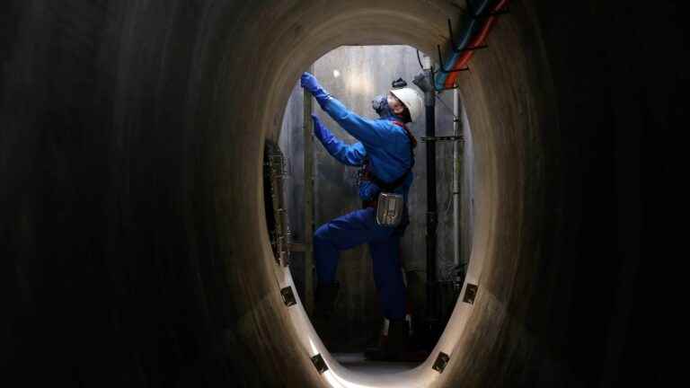 “Who’s going to want us? We’re shattered!” Worry the sewer workers in Paris