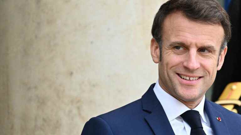 Why does Emmanuel Macron receive the bosses on Friday January 13?