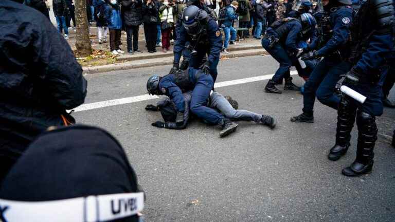 a demonstrator amputated with a testicle after a policeman’s truncheon during the Parisian parade