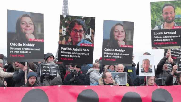 a mobilization to demand the release of the seven French hostages