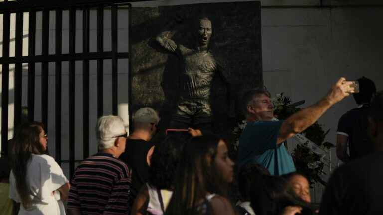 a public vigil organized at the Santos stadium to pay a last tribute to the football legend