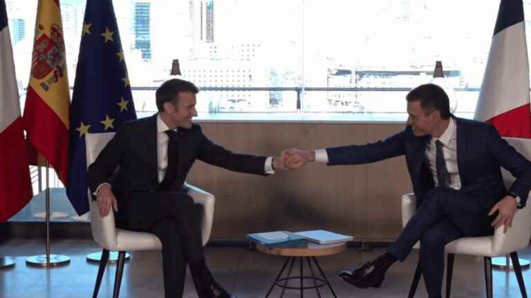 in Barcelona, ​​Emmanuel Macron said he remained determined to lead the pension reform