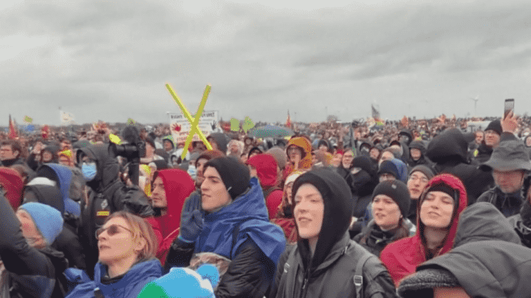 in Lützerath, environmental activists are mobilizing against the extension of a coal mine