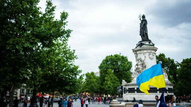 nearly 66,000 displaced Ukrainians benefited from “temporary protection” status in France at the end of 2022, announces the Ministry of the Interior