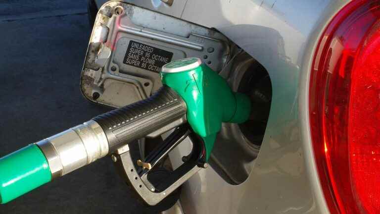 pump prices up sharply in France after the end of the rebate