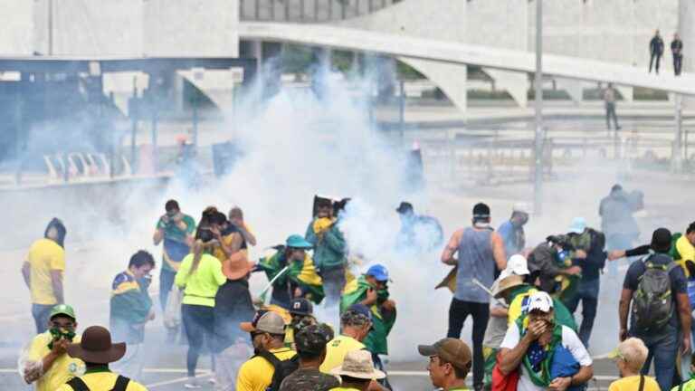 the bolsonarists have been demonstrating for two months to demand an intervention by the army and prevent Lula from gaining power, recalls a specialist