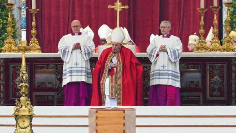 the coffin entered St. Peter’s Basilica for burial