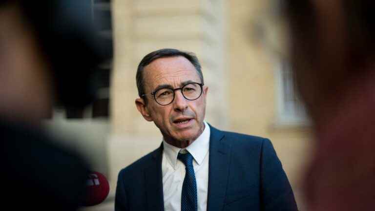 the three leaders of the Republicans are received at midday by Elisabeth Borne