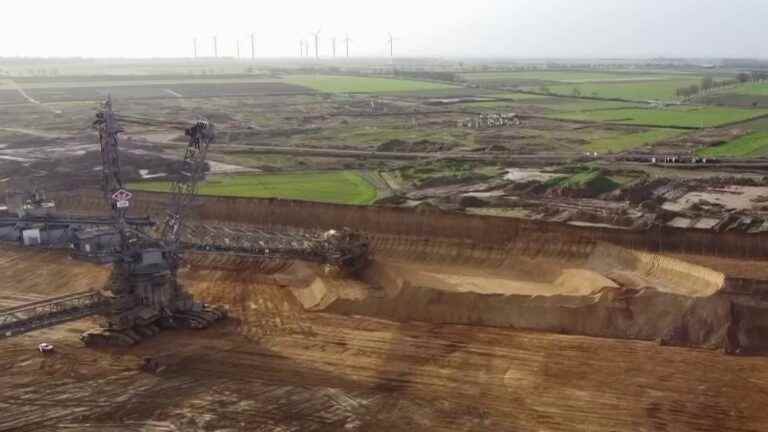 the village of Lützerath resists the exploitation of a coal mine