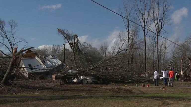 violent tornadoes caused widespread damage in Alabama