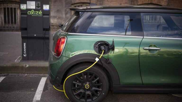 12% of cars sold in the EU were electric in 2022, a record figure